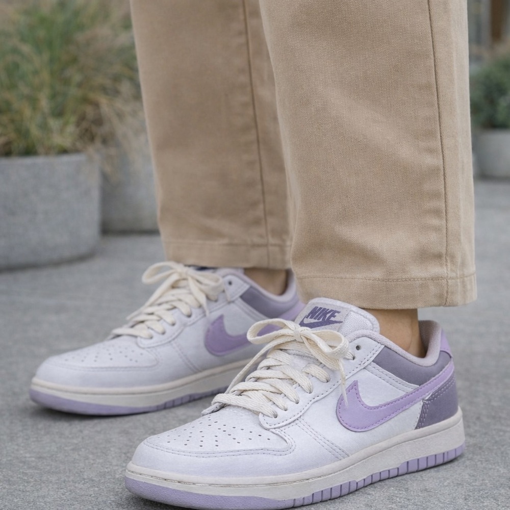 Women Nike Dunk Low pastel /Purple White
Size 7.5